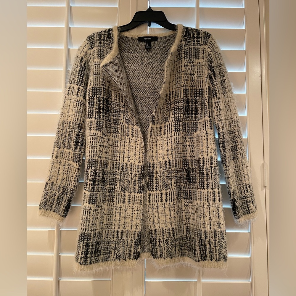 Forever 21 Black and White Knit Sweater